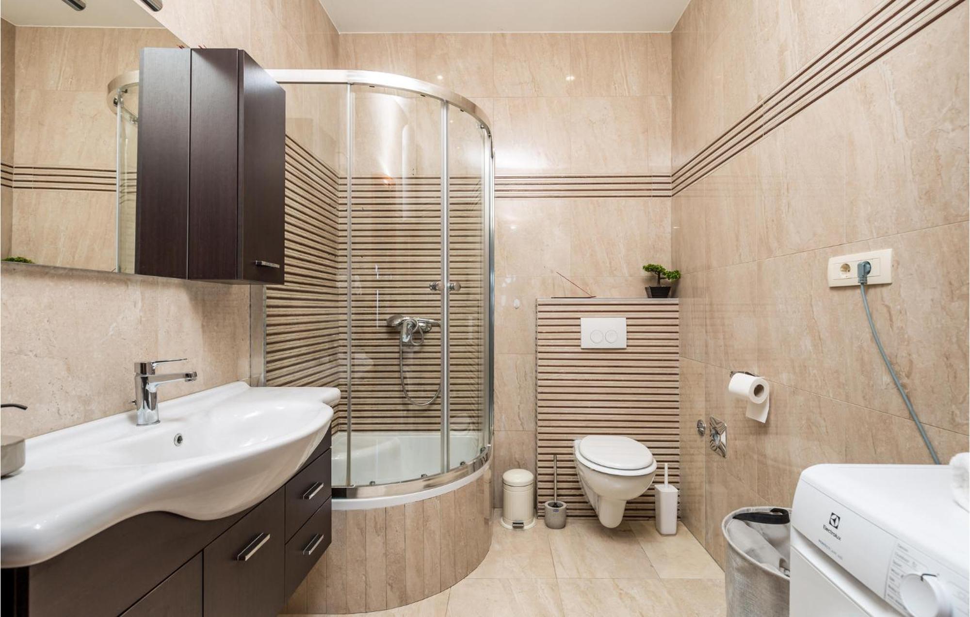 2 Bedroom Amazing Apartment In 里耶卡 外观 照片