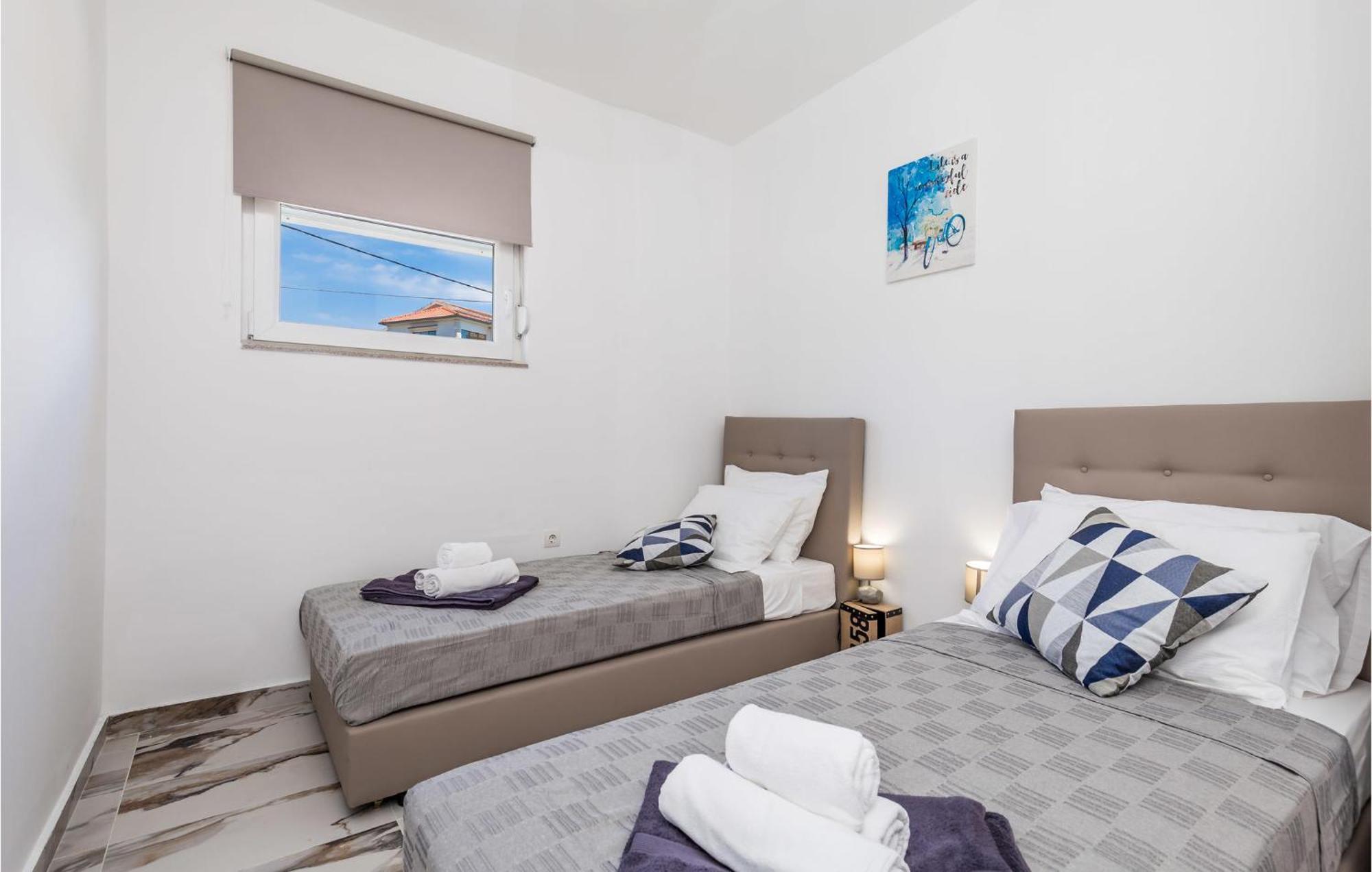 2 Bedroom Amazing Apartment In 里耶卡 外观 照片