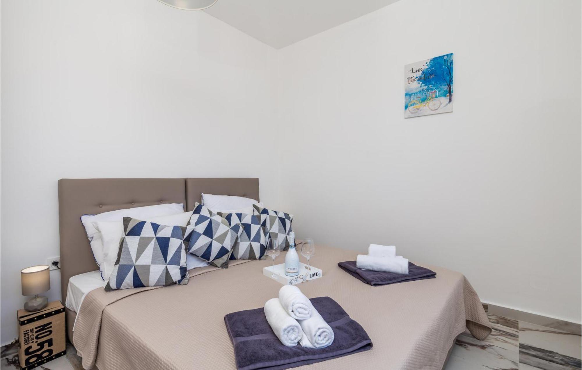 2 Bedroom Amazing Apartment In 里耶卡 外观 照片