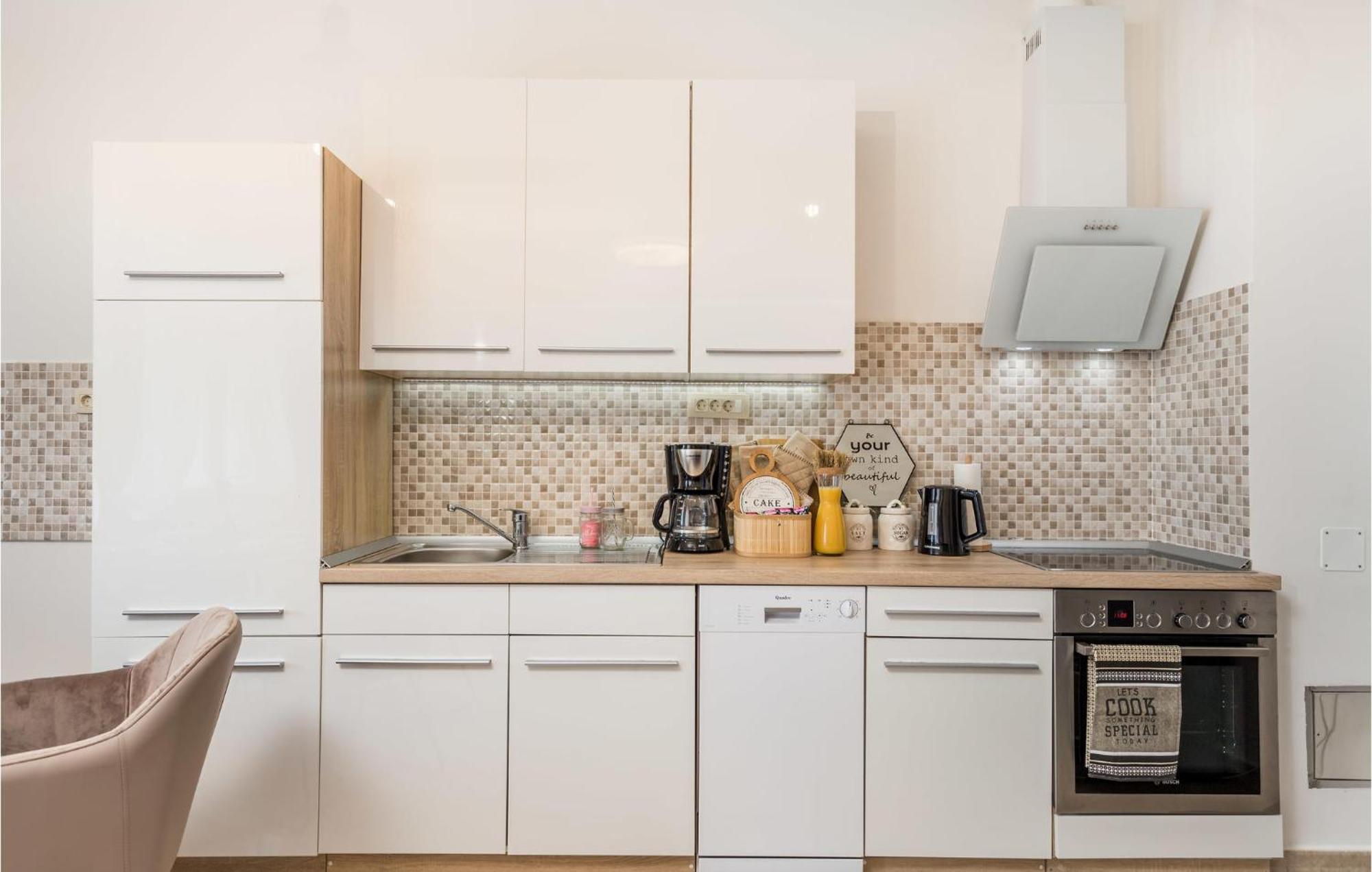 2 Bedroom Amazing Apartment In 里耶卡 外观 照片