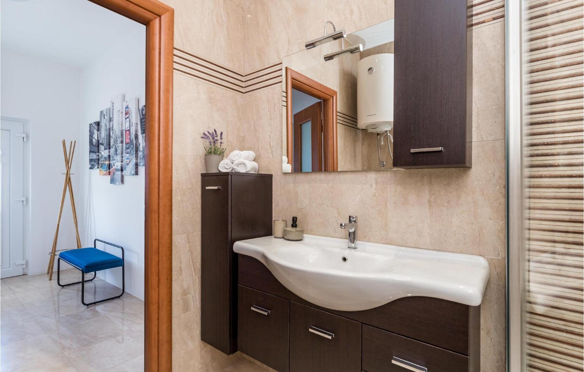 2 Bedroom Amazing Apartment In 里耶卡 外观 照片