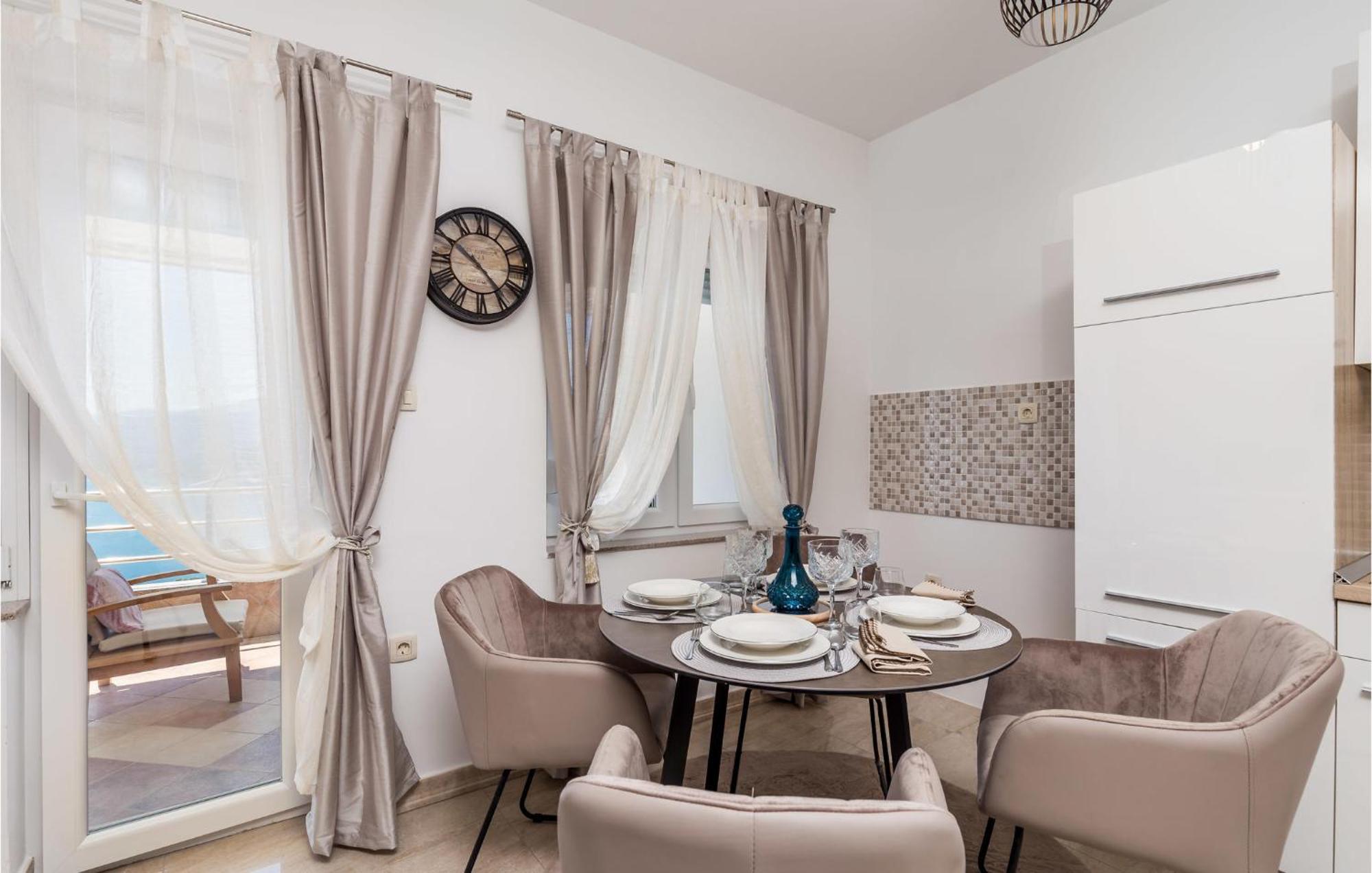 2 Bedroom Amazing Apartment In 里耶卡 外观 照片