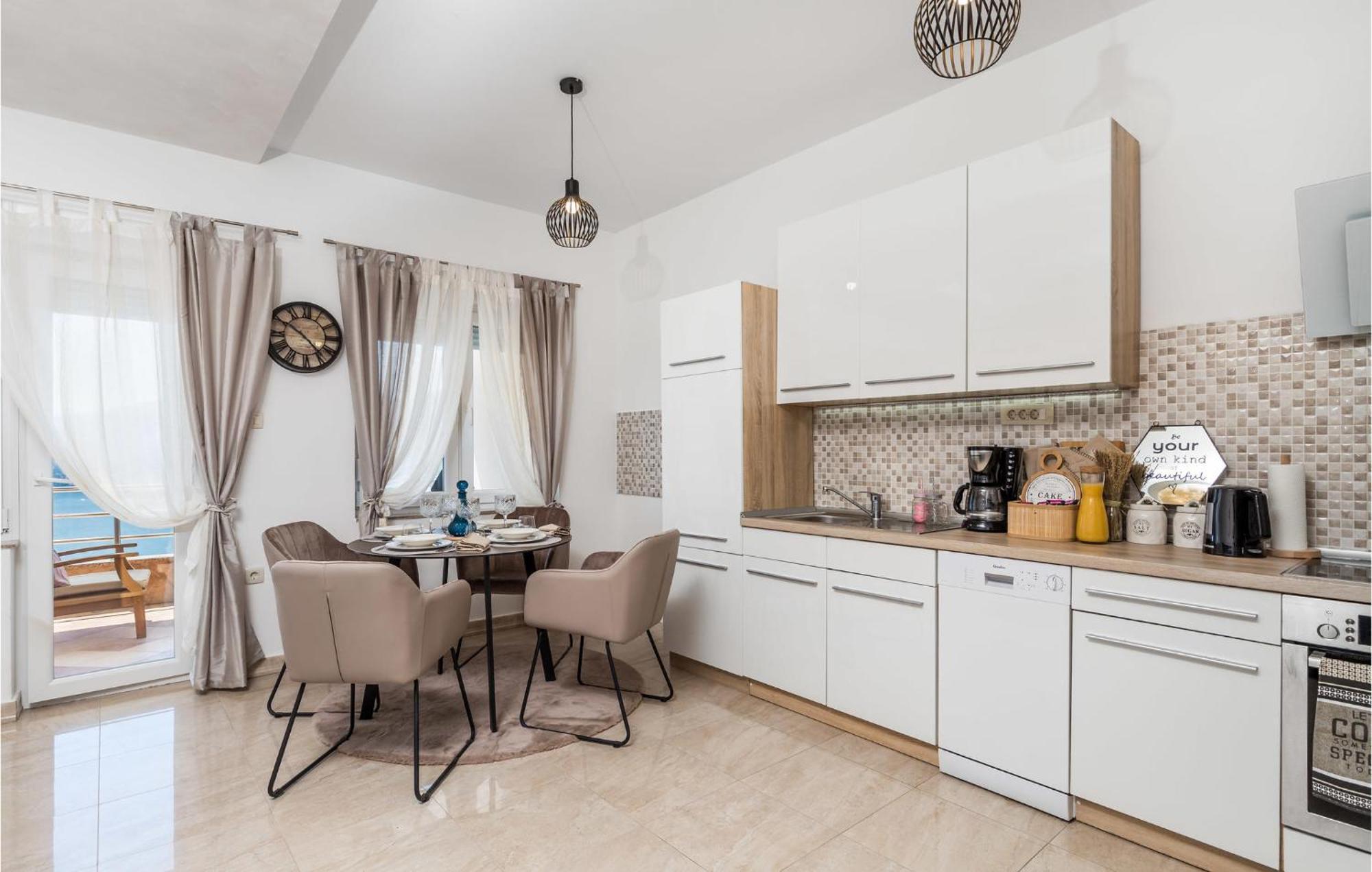 2 Bedroom Amazing Apartment In 里耶卡 外观 照片